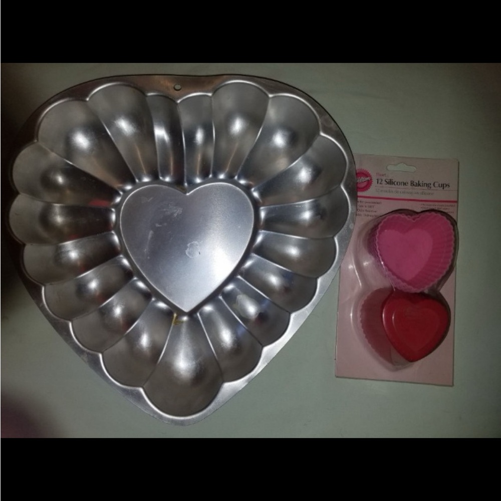 Wilton Heart & Cupcake pan mold